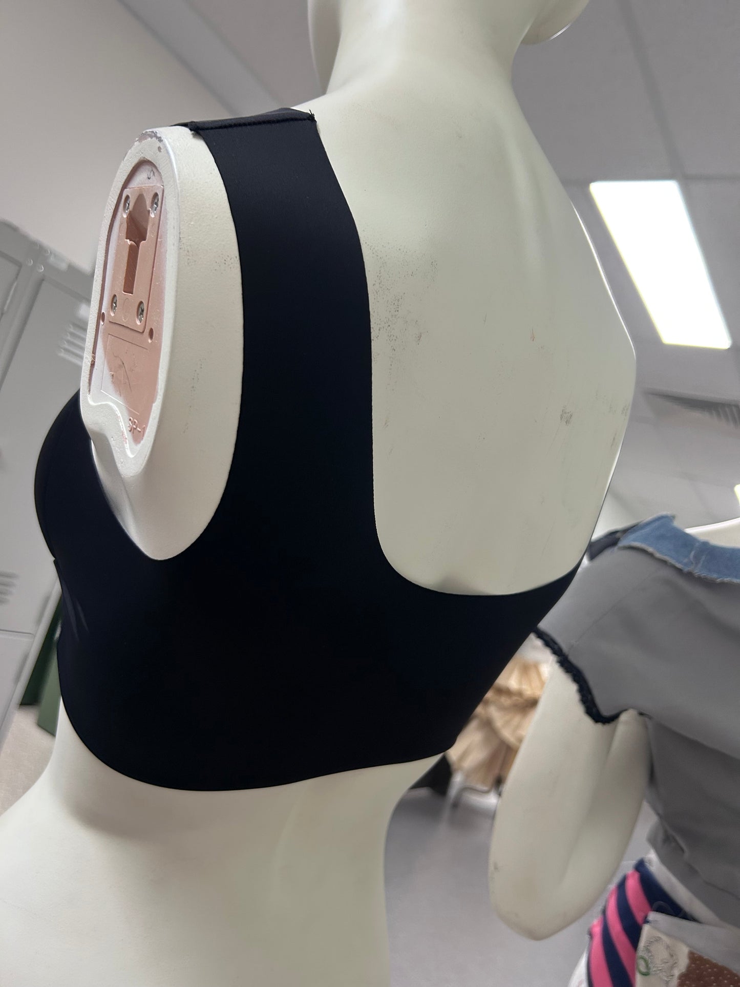 CROP HARVEST MESHELLE crop top with mesh inserts.